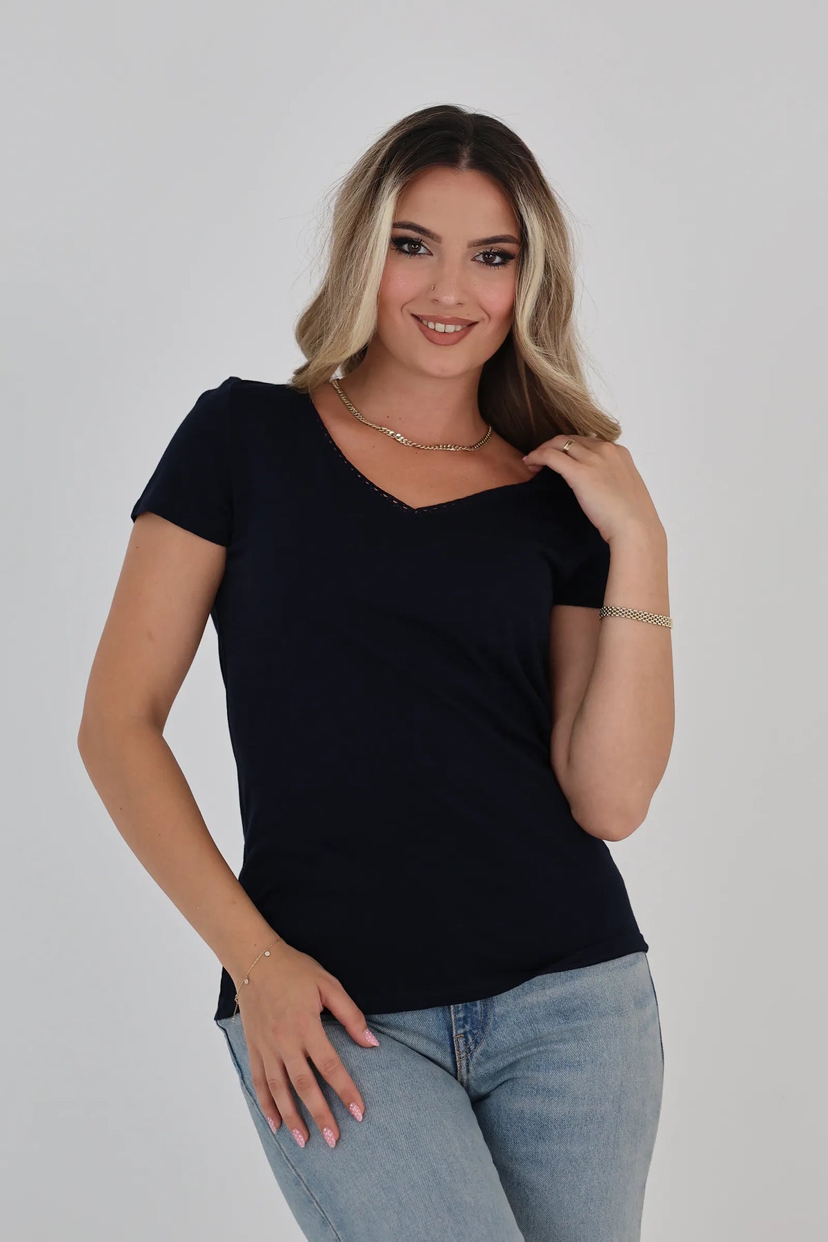 Maice v neck tee