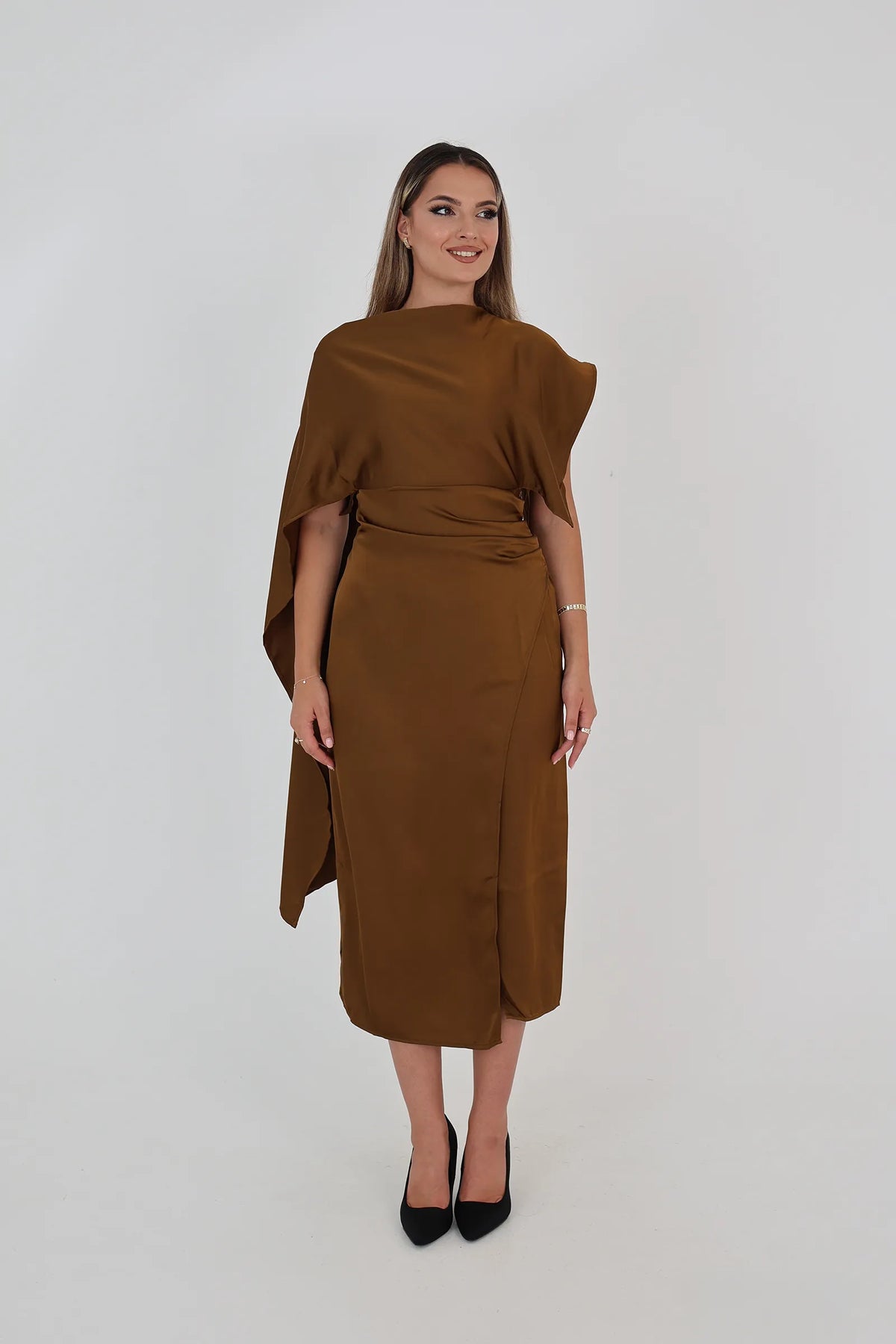 Fustan flowing cape-like