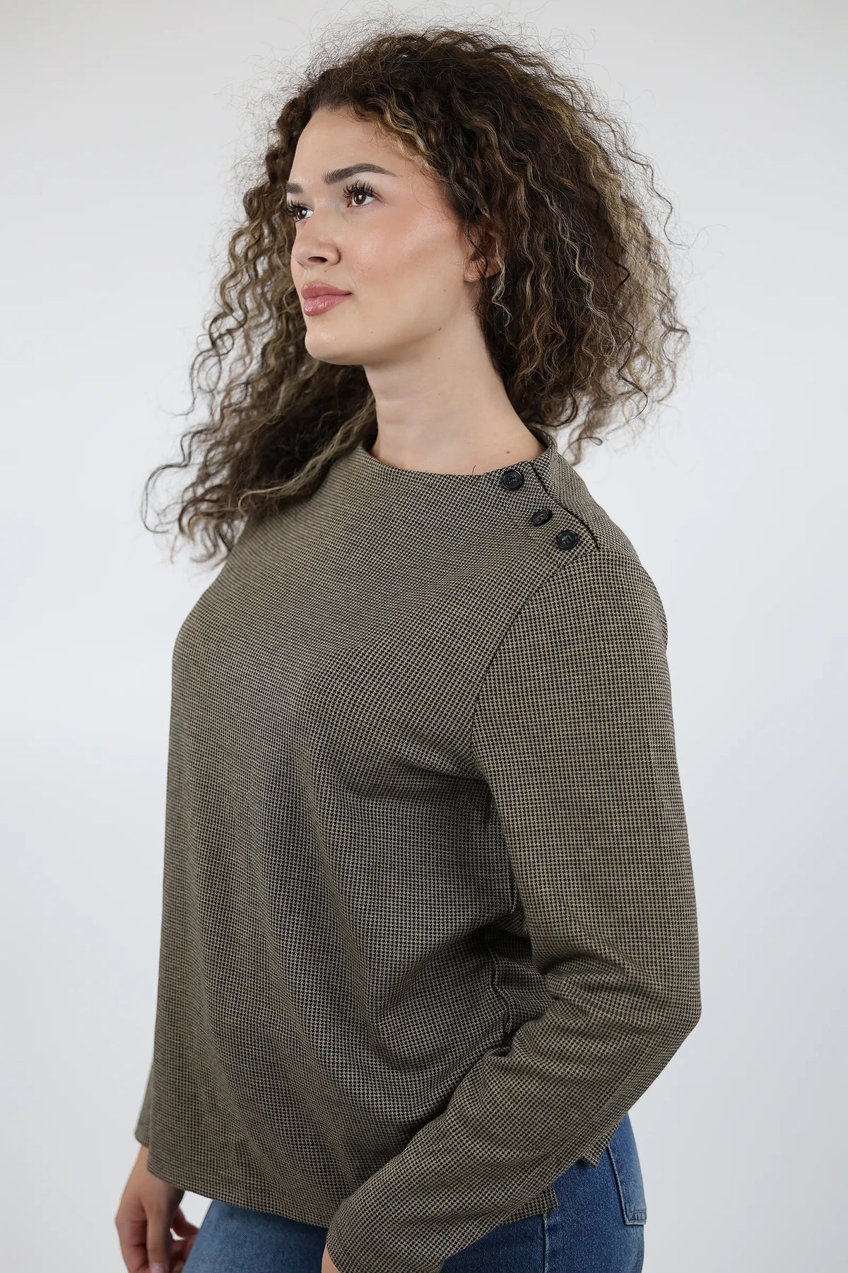 Bluze shoulder buttons