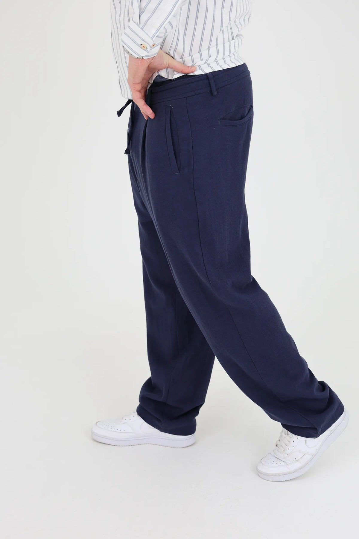 Pantallona form pleat