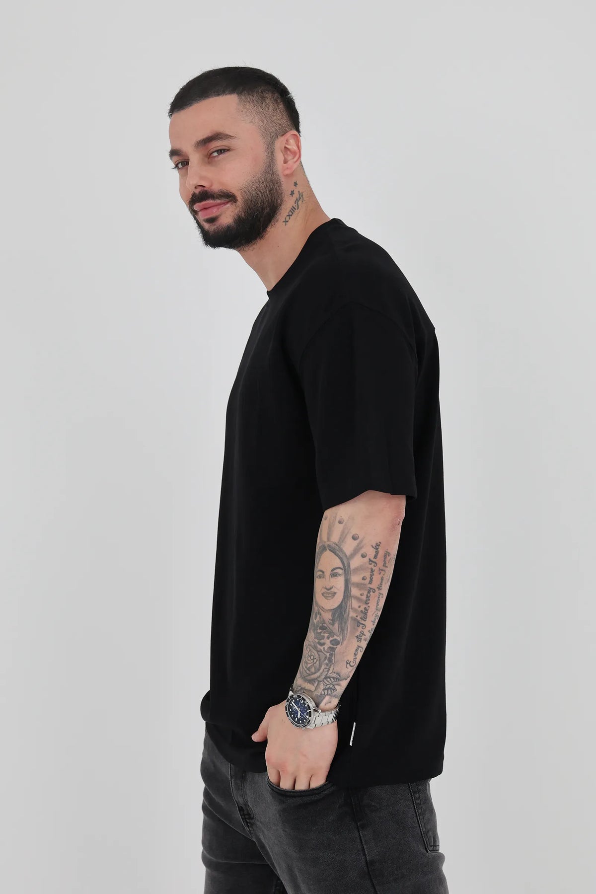 Maice relaxed shoulder