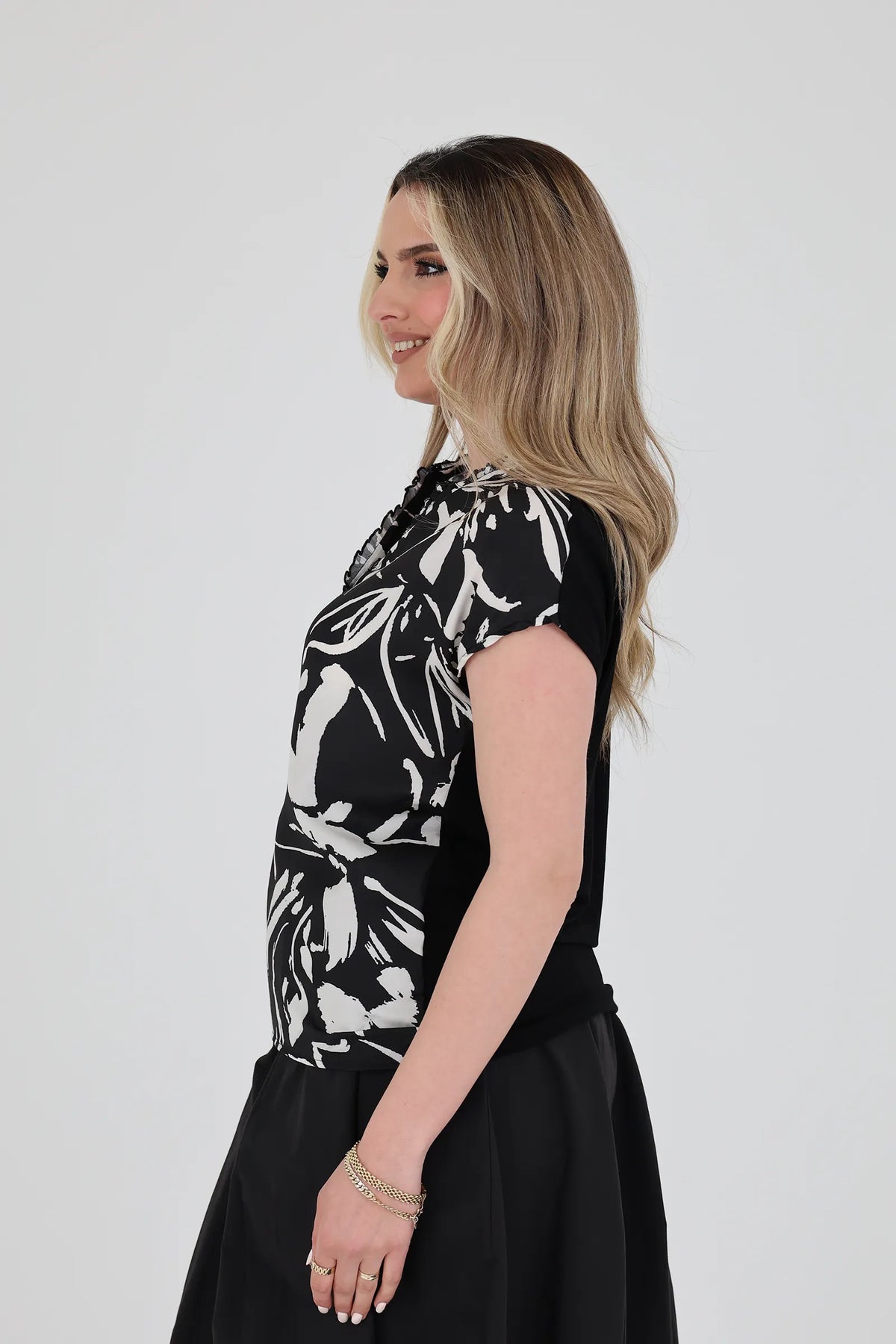 Maice ruffle neck