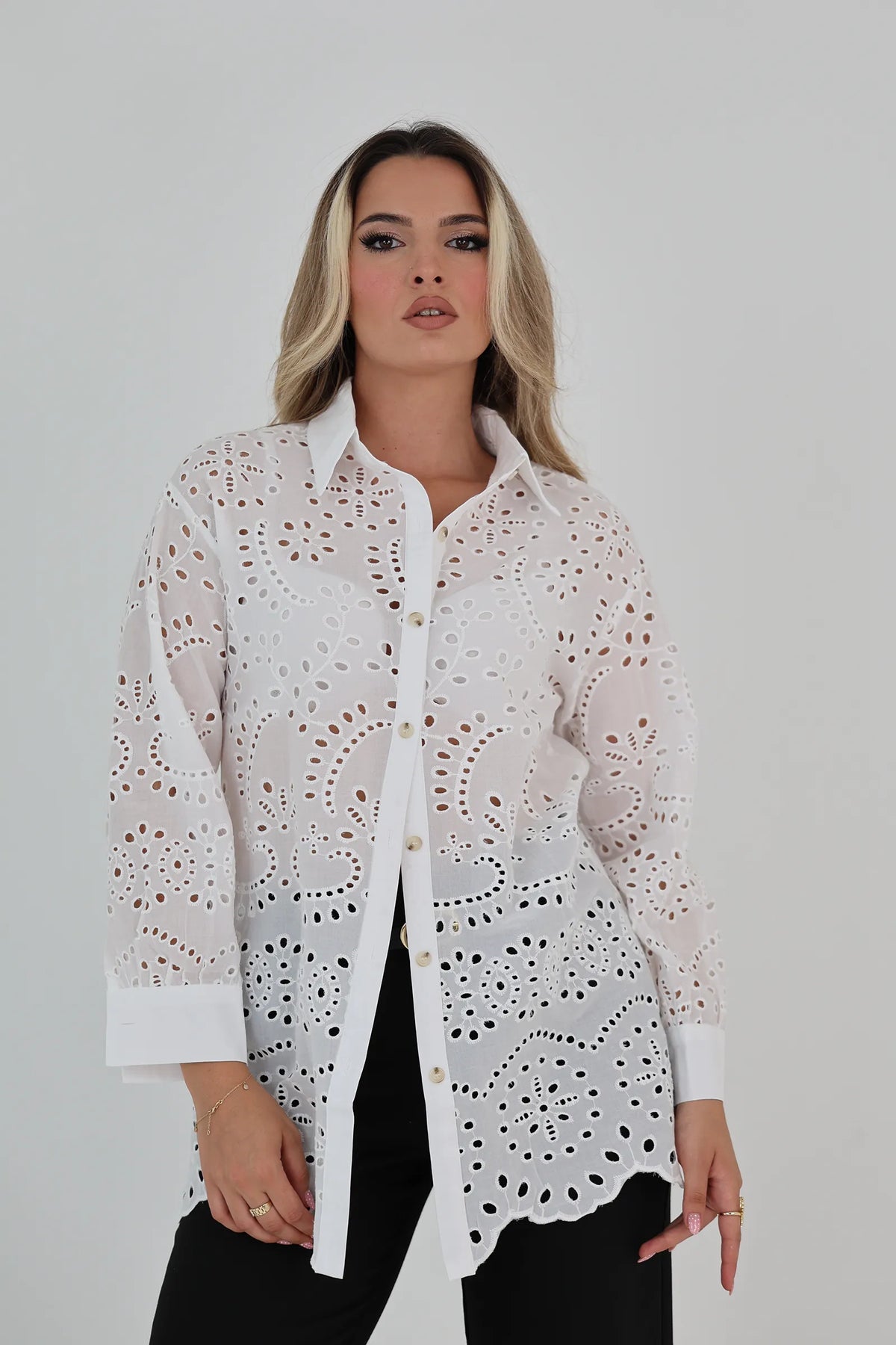 Kemishe peekaboo lace
