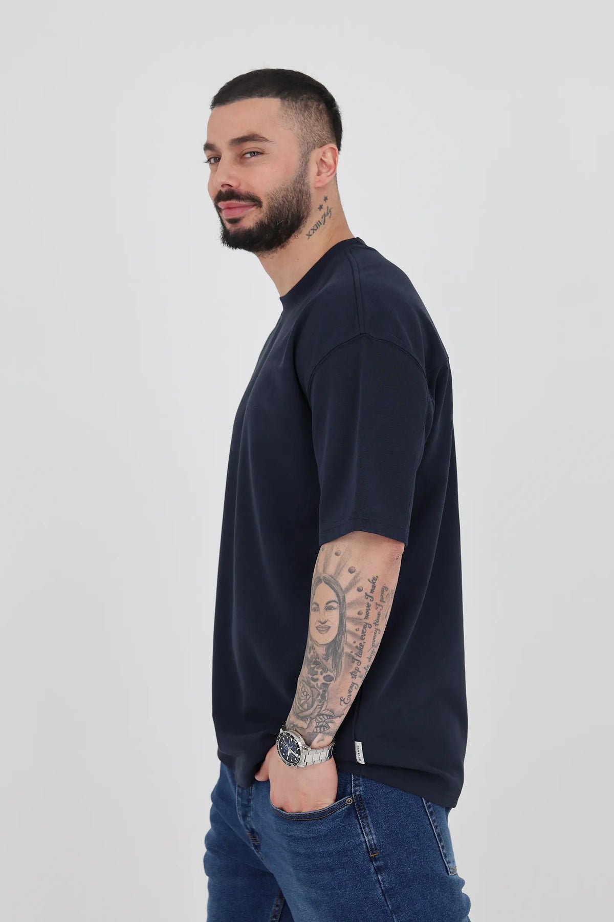 Maice relaxed shoulder