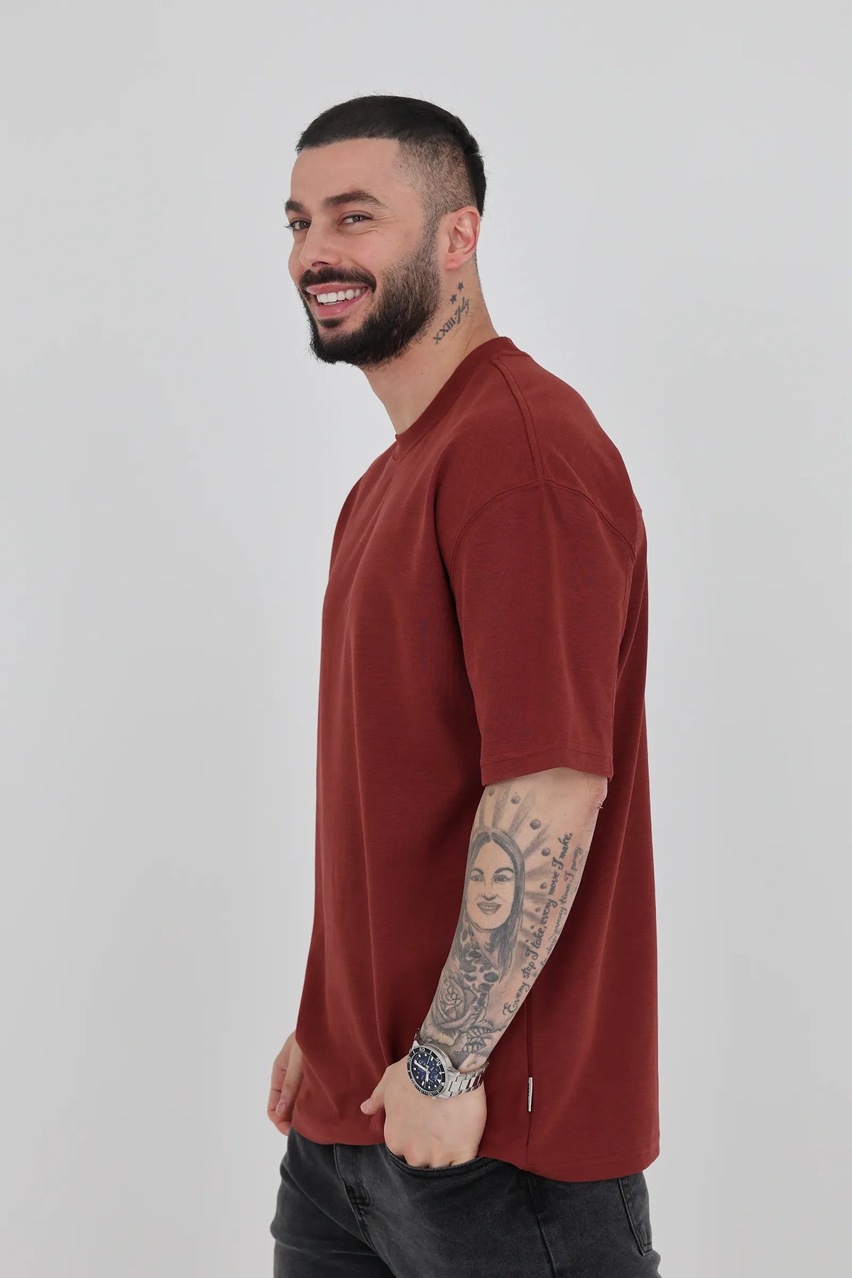 Maice relaxed shoulder