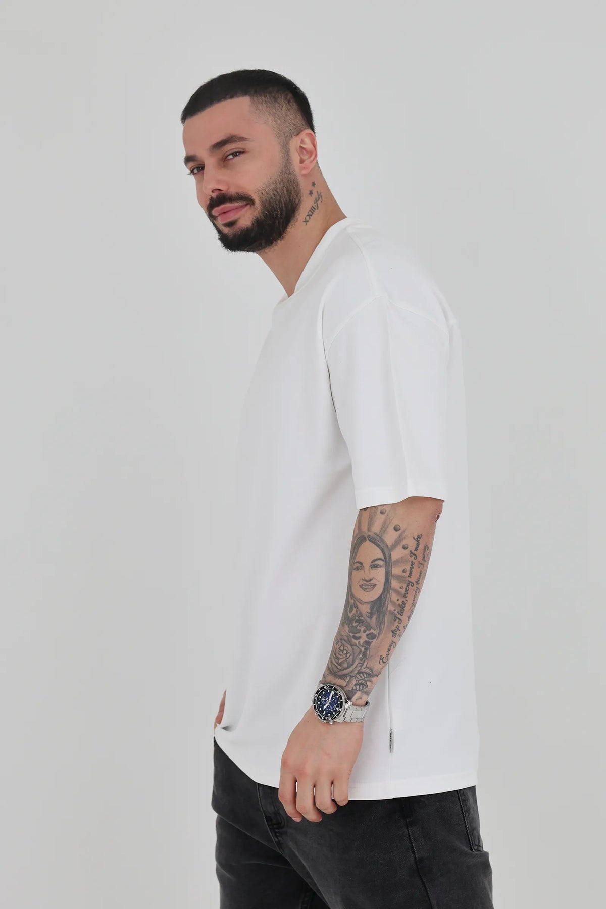 Maice relaxed shoulder
