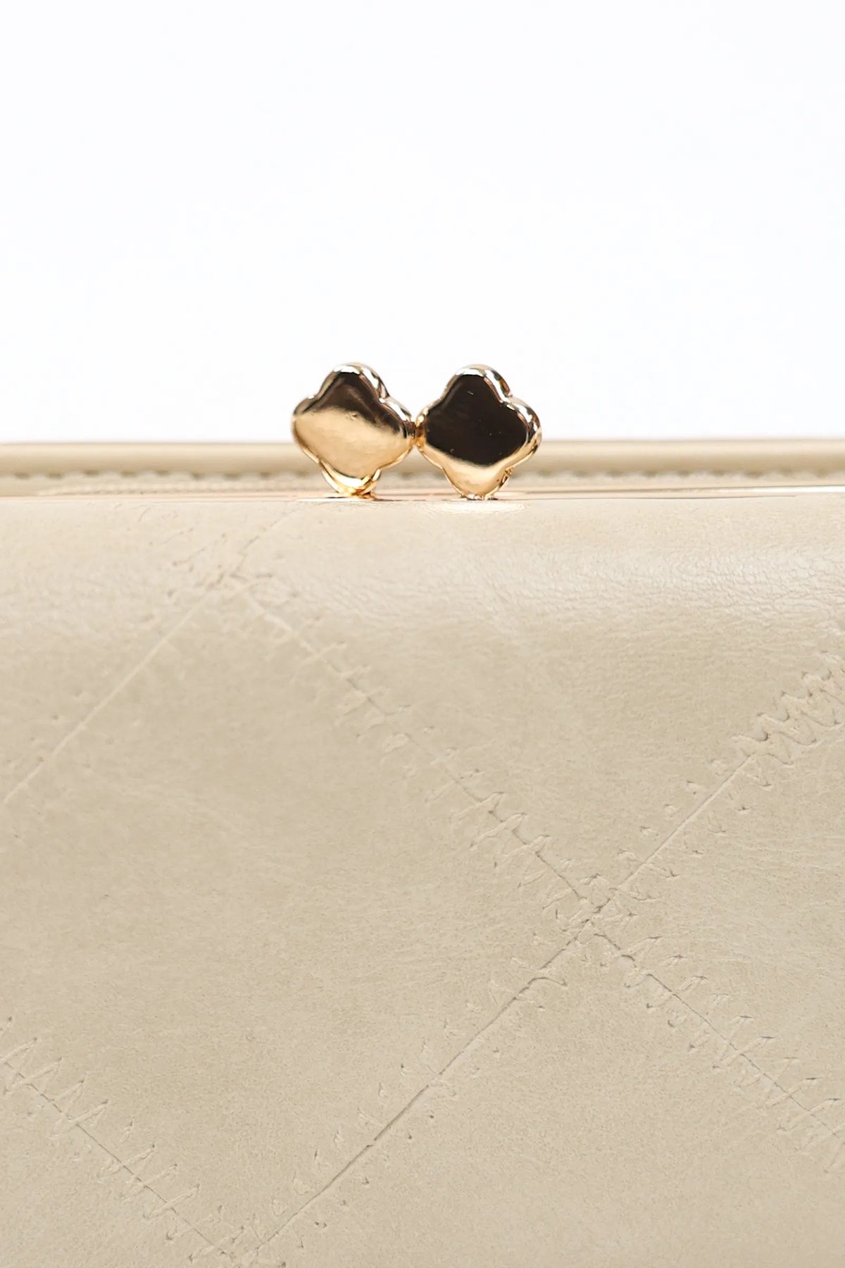 Kulete small brown clasp