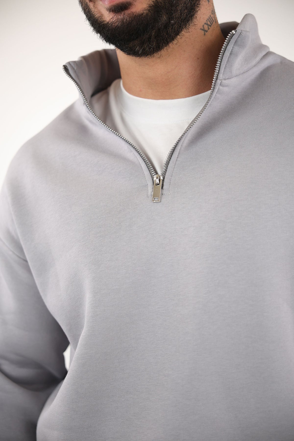 Duks Collar And Zipper