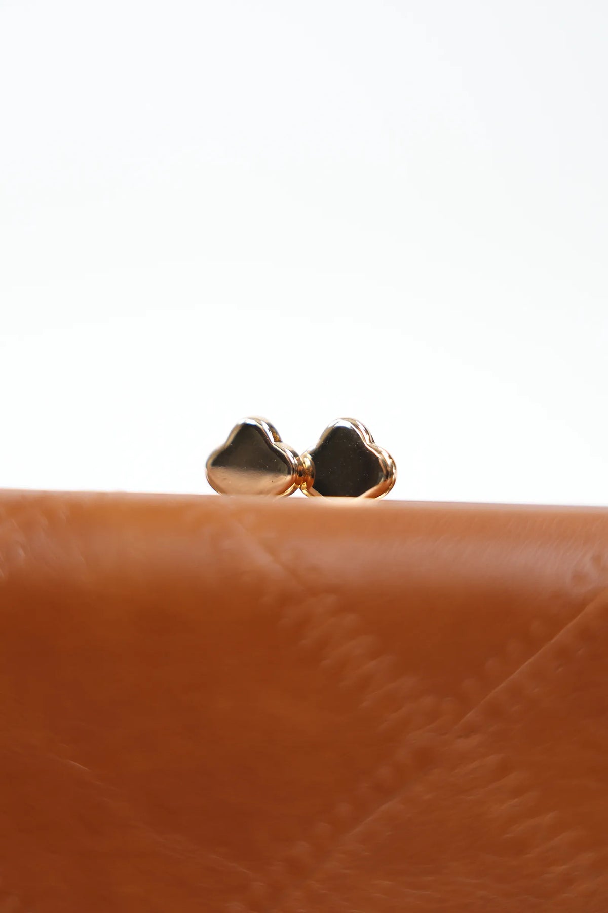 Kulete small brown clasp