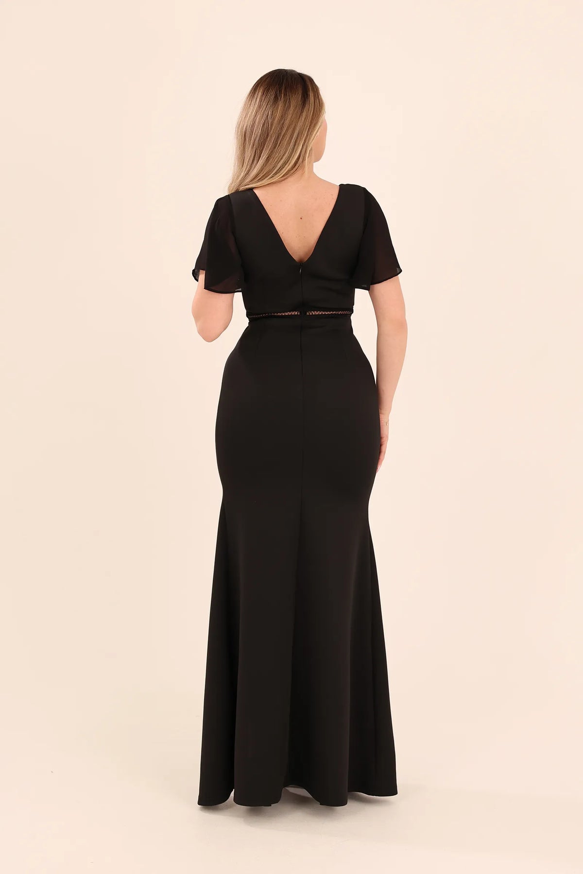 Fustan flutter sleeves