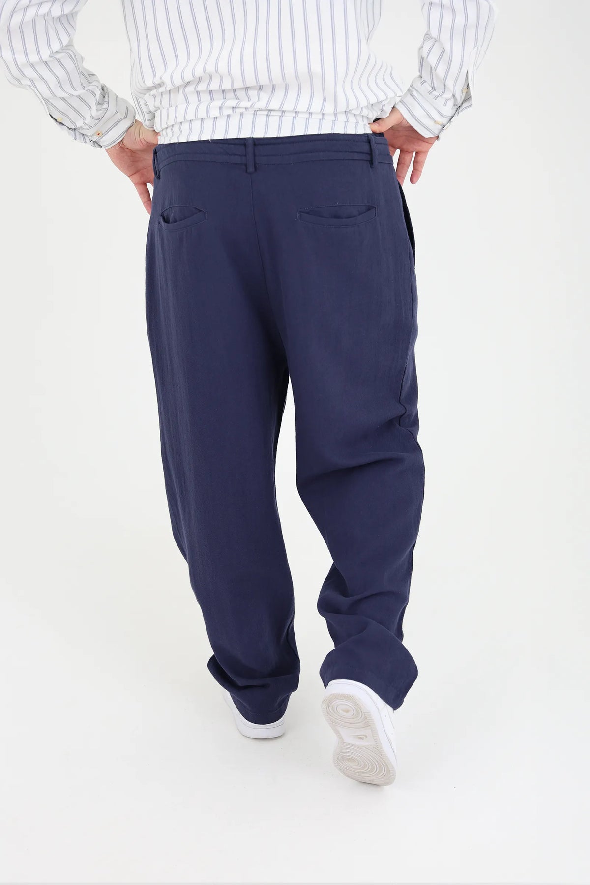 Pantallona form pleat