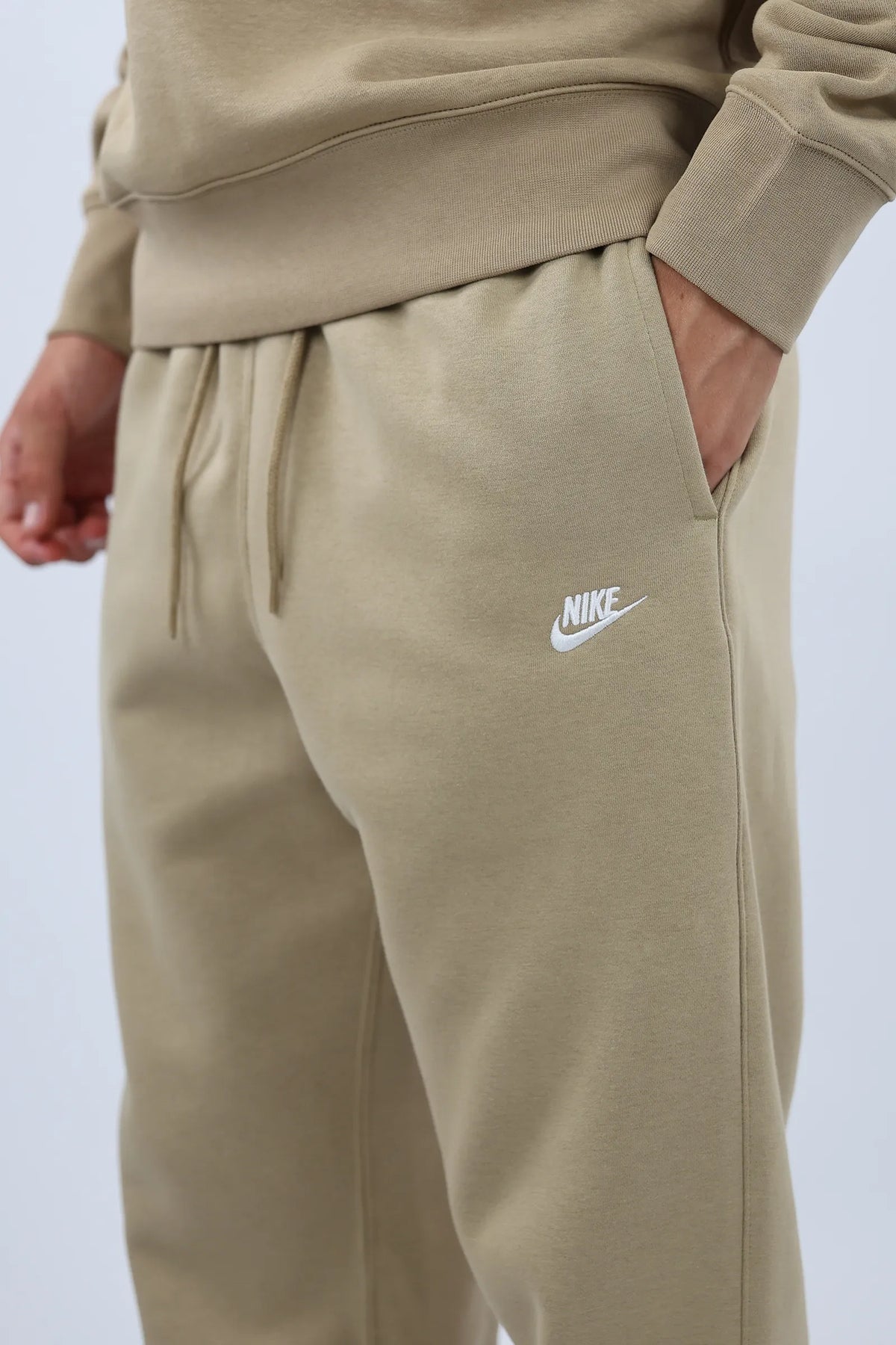 TRENERKA Nike CLUB JOGGERS FN3787-297