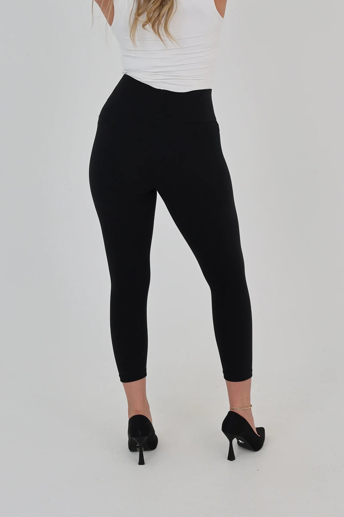 Hellanke absolute black