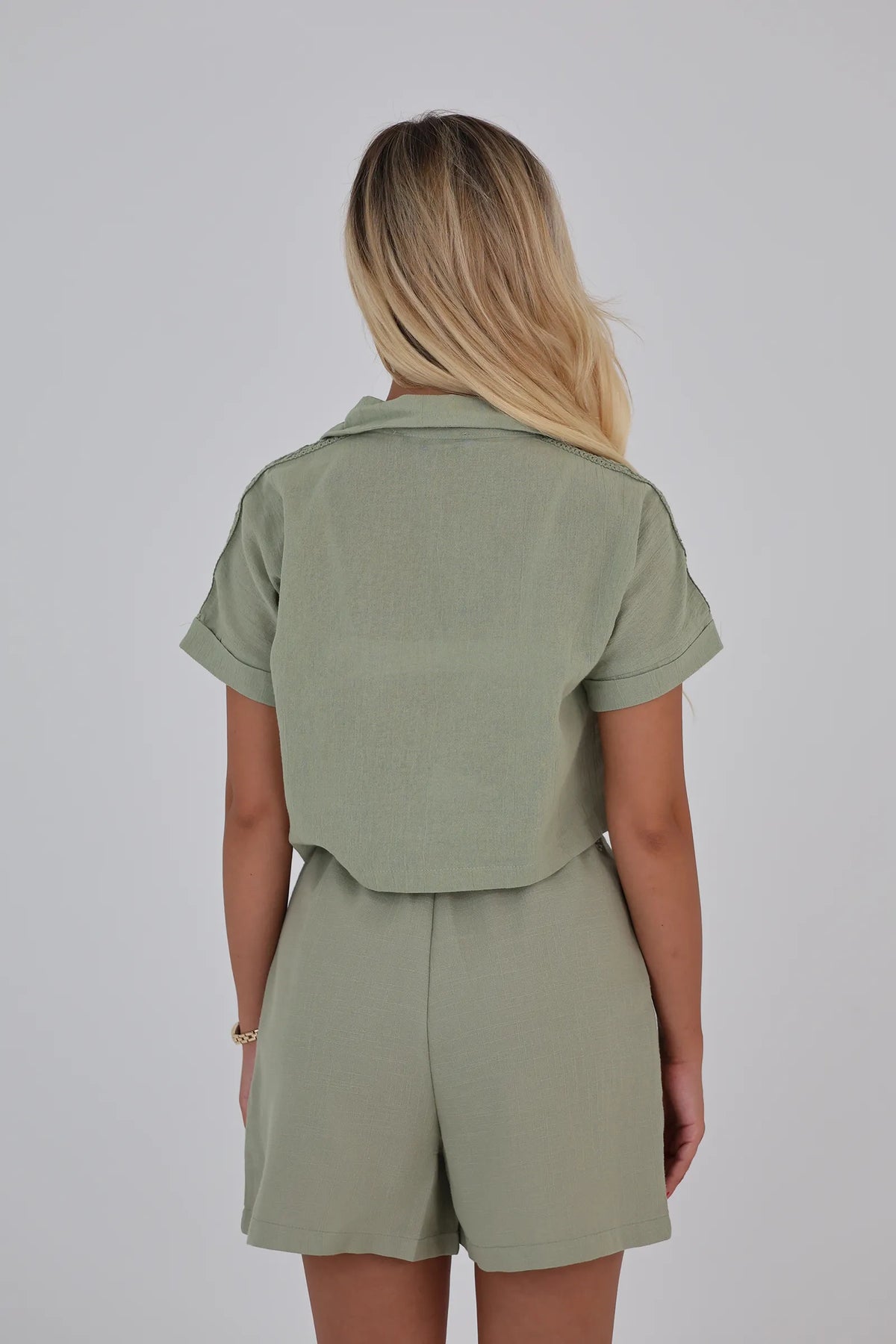Kemishe lace detail