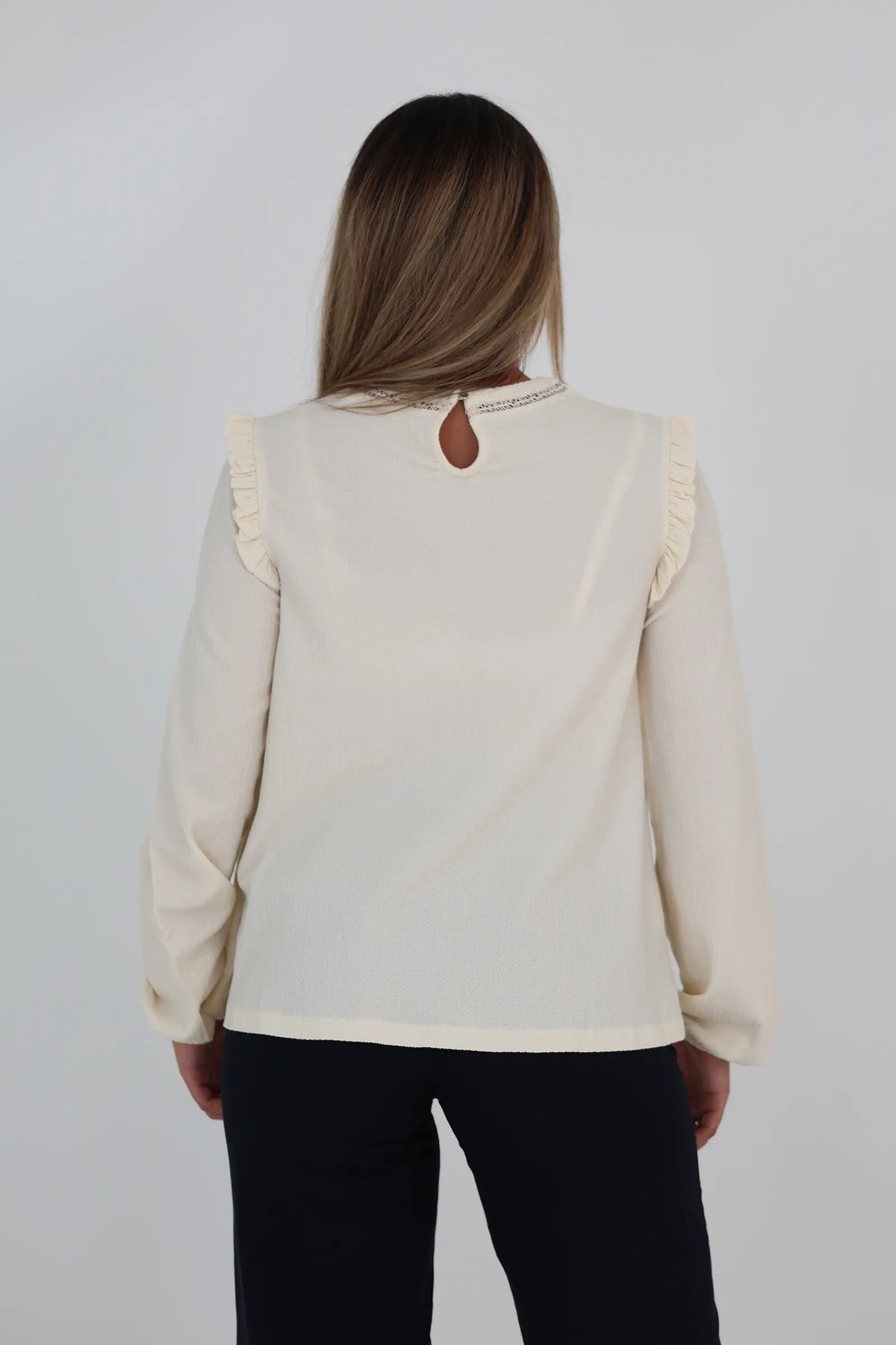 Bluze ruffled shoulders