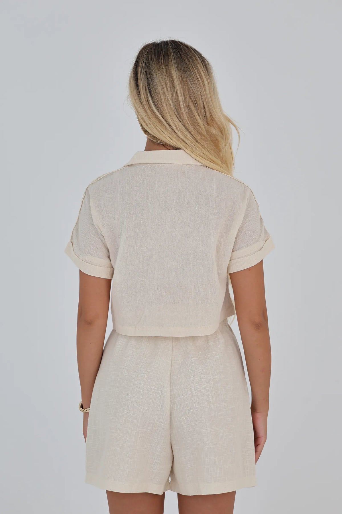 Kemishe lace detail