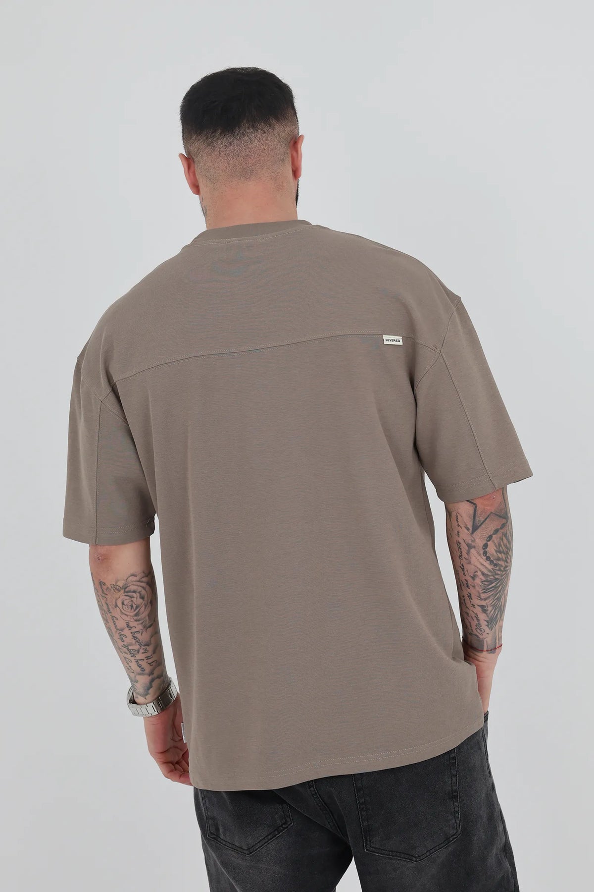 Maice relaxed shoulder