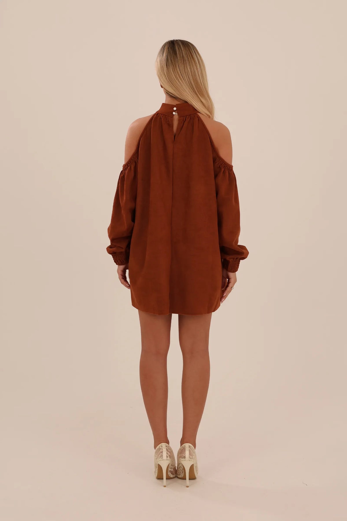 Fustan cold shoulder