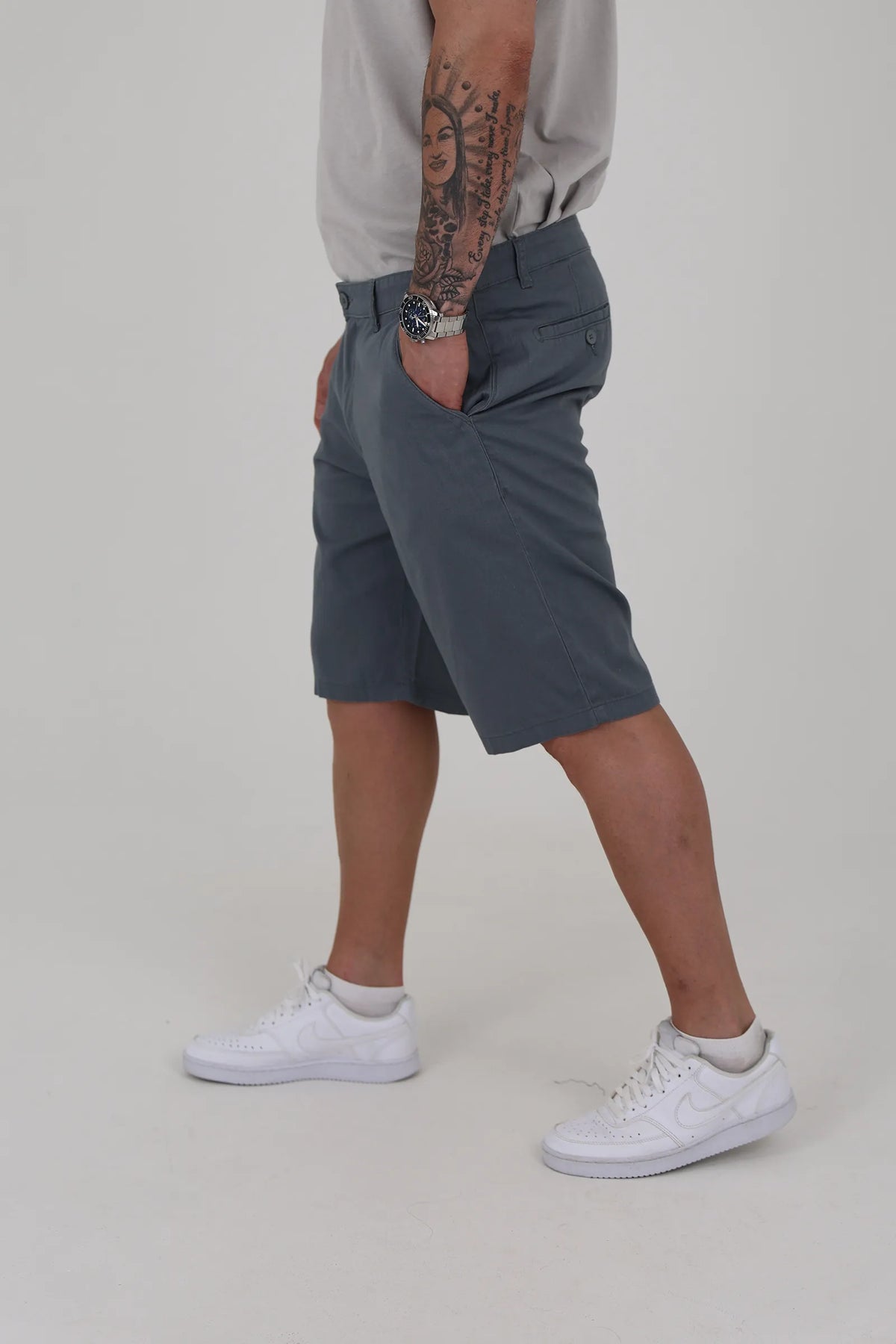 Pantallona dennis chino