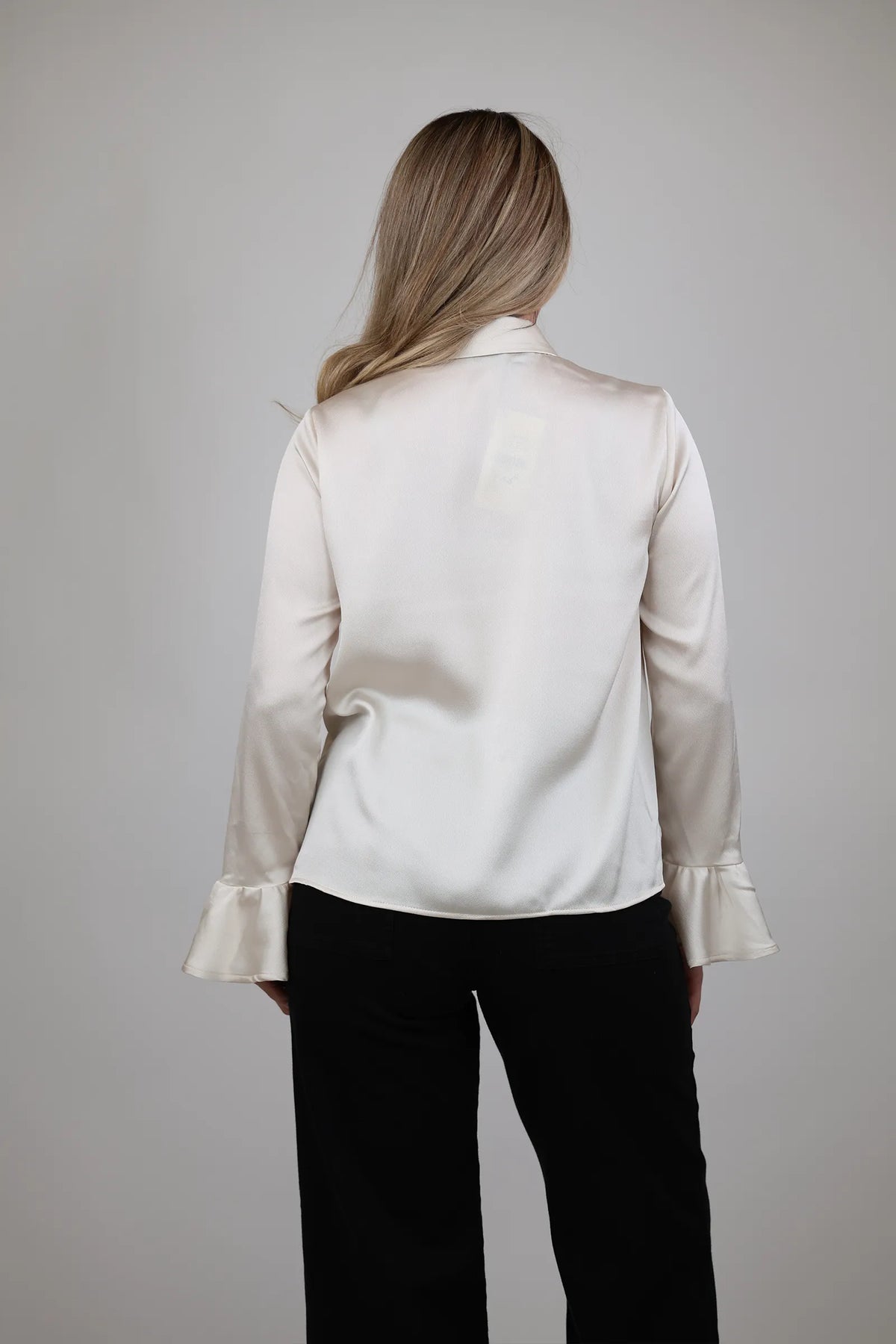 Kemishe ruffle front