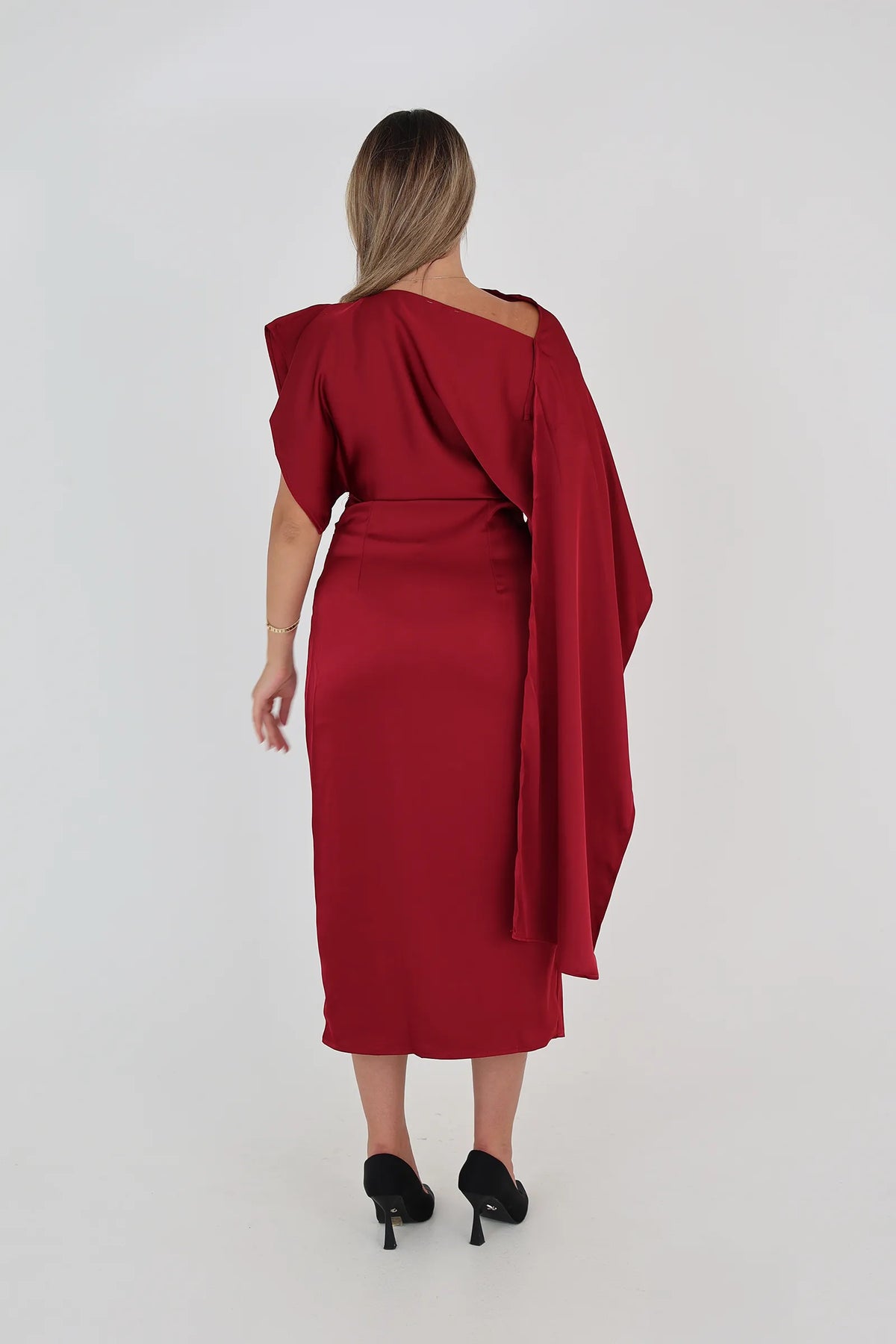 Fustan flowing cape-like
