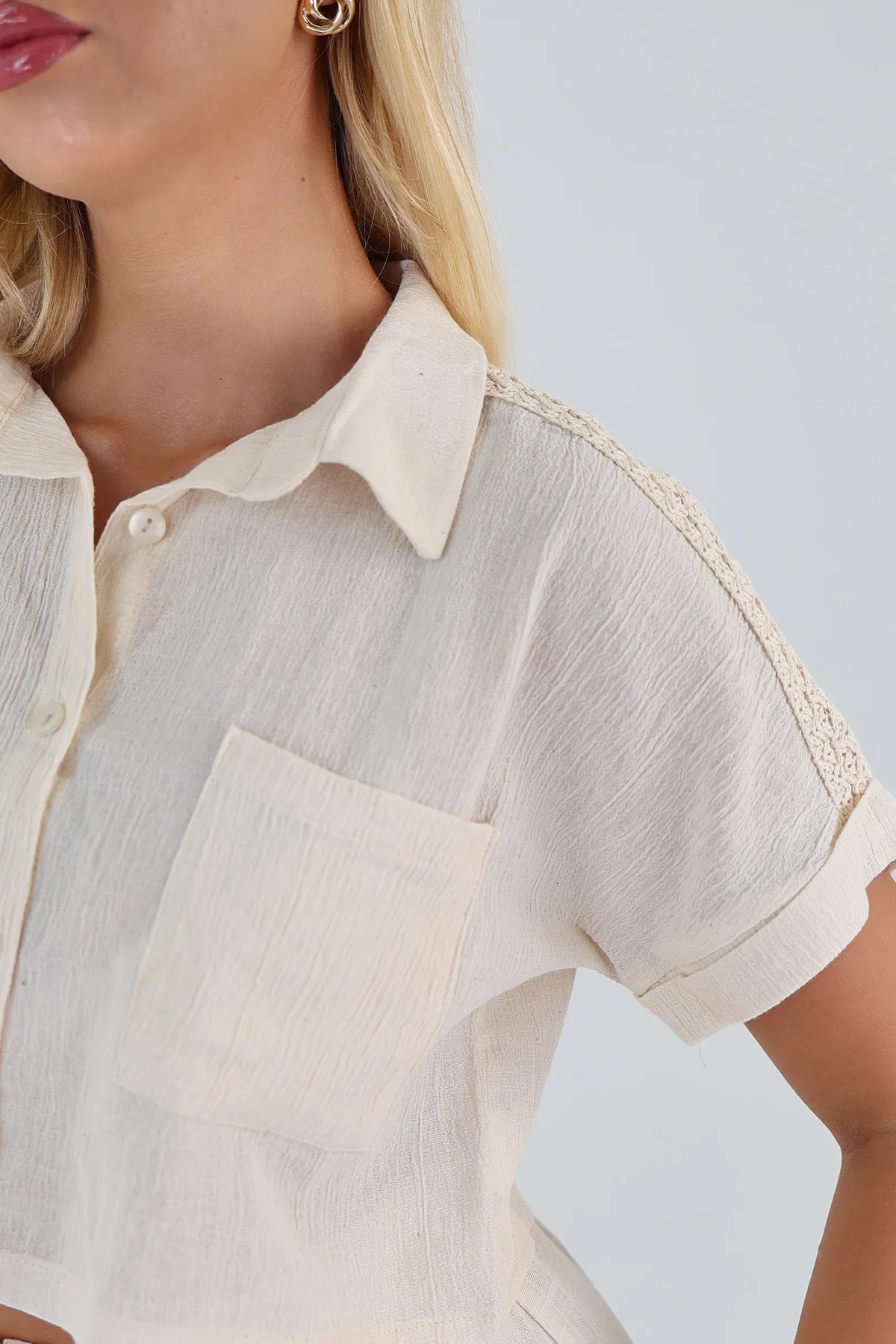 Kemishe lace detail