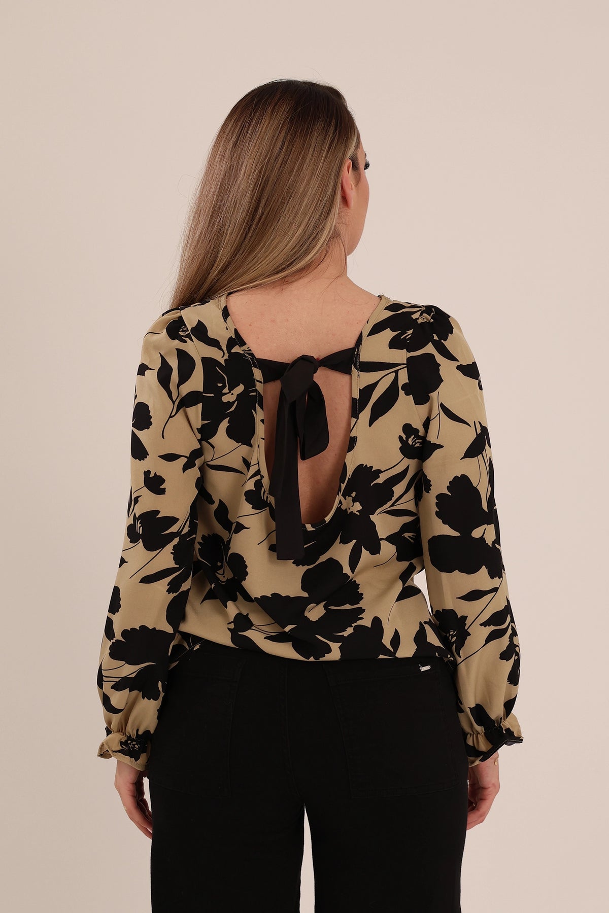 Bluze ruffle trim