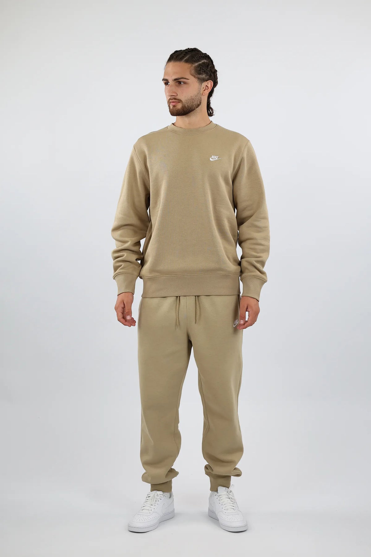 TRENERKA Nike CLUB JOGGERS FN3787-297