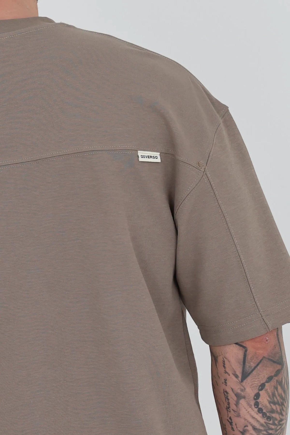 Maice relaxed shoulder