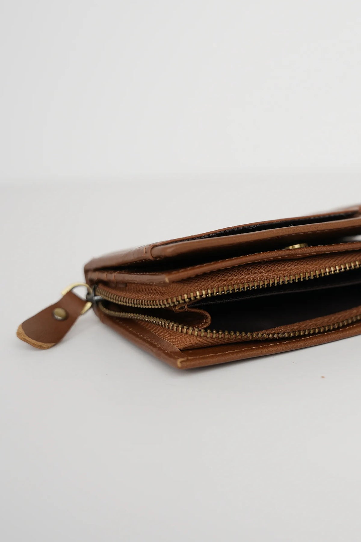 Kulete zip-around wallet