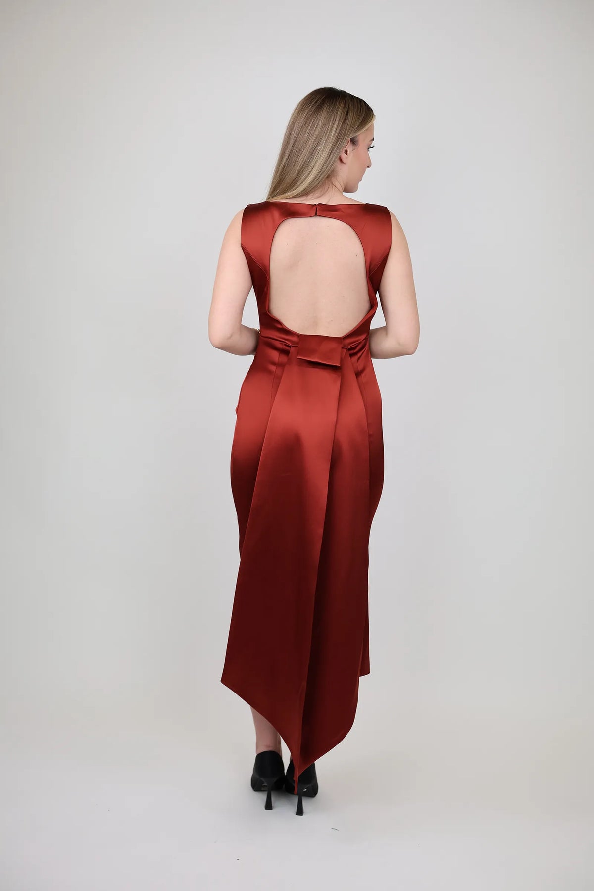 Fustan satin boat neck