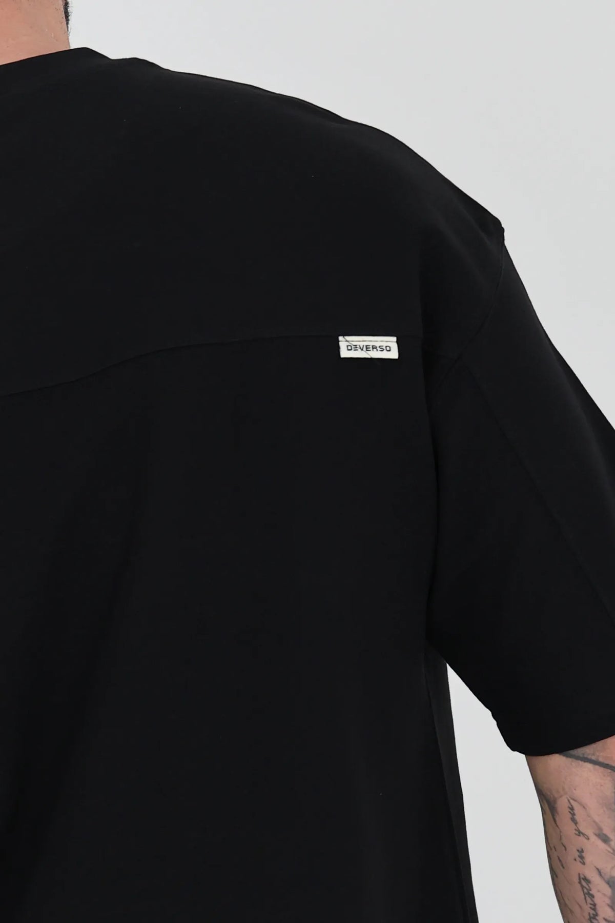 Maice relaxed shoulder