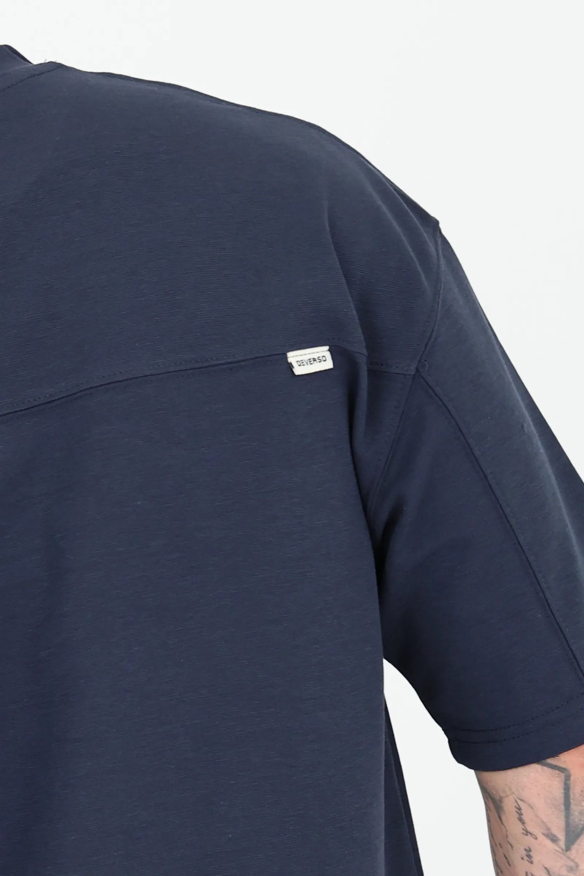 Maice relaxed shoulder