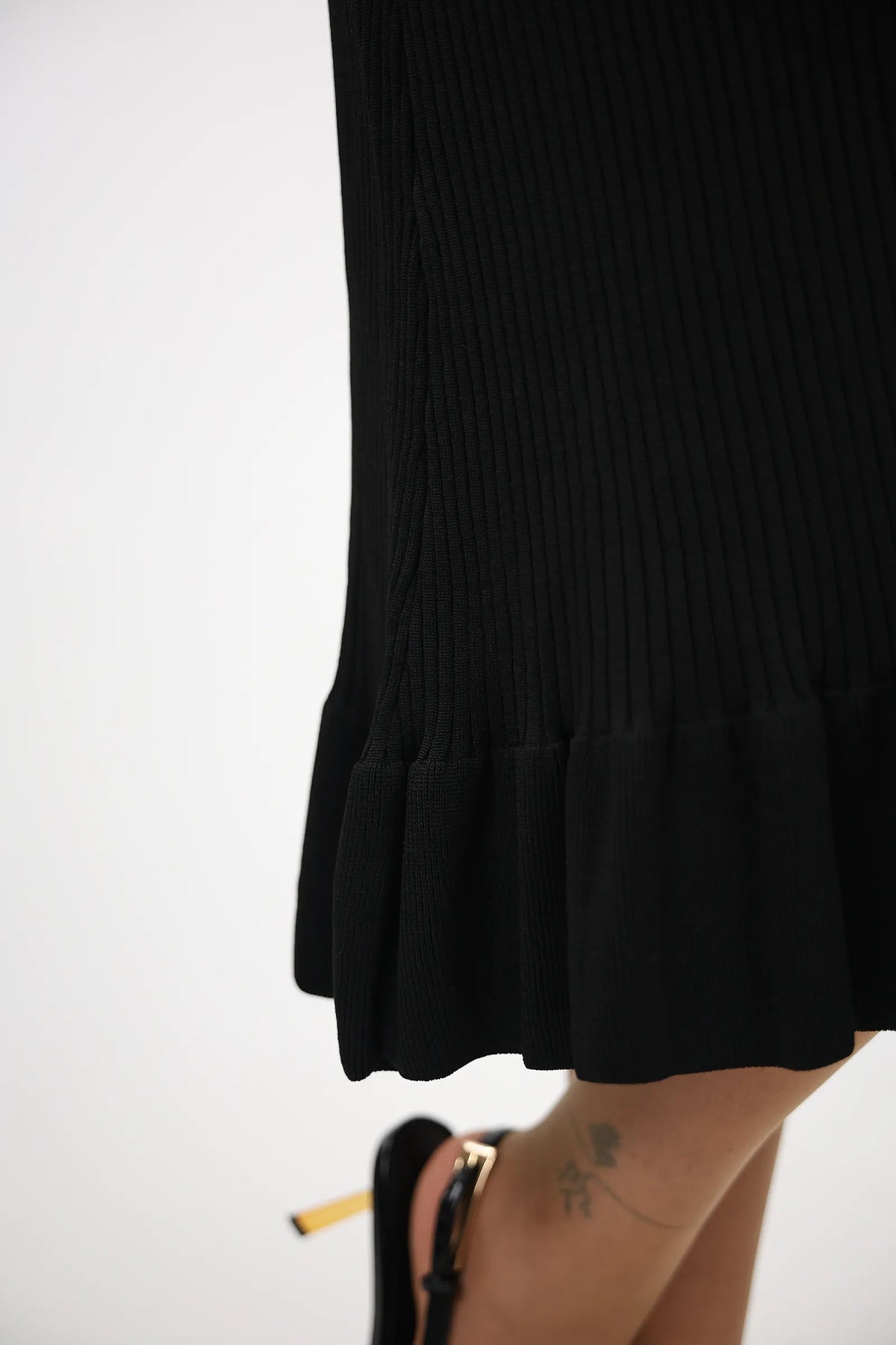 Fustan knit ruffle