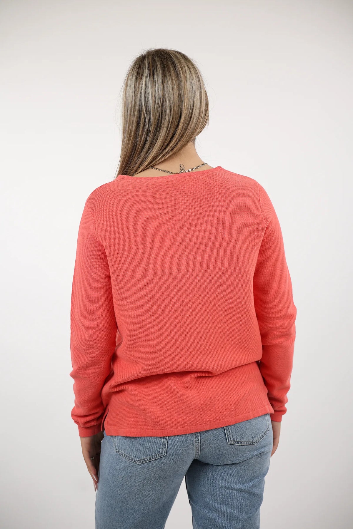 Xhemper v neck