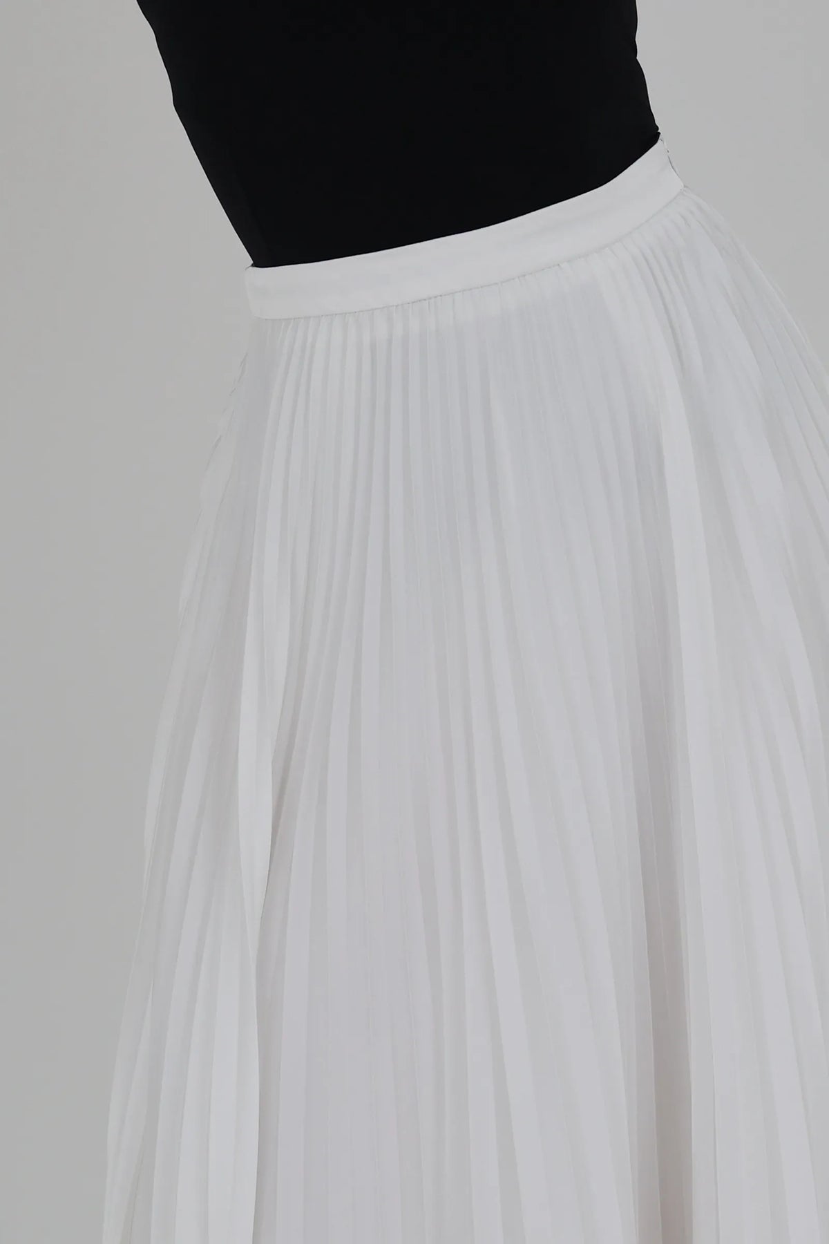 Set flowy pleated