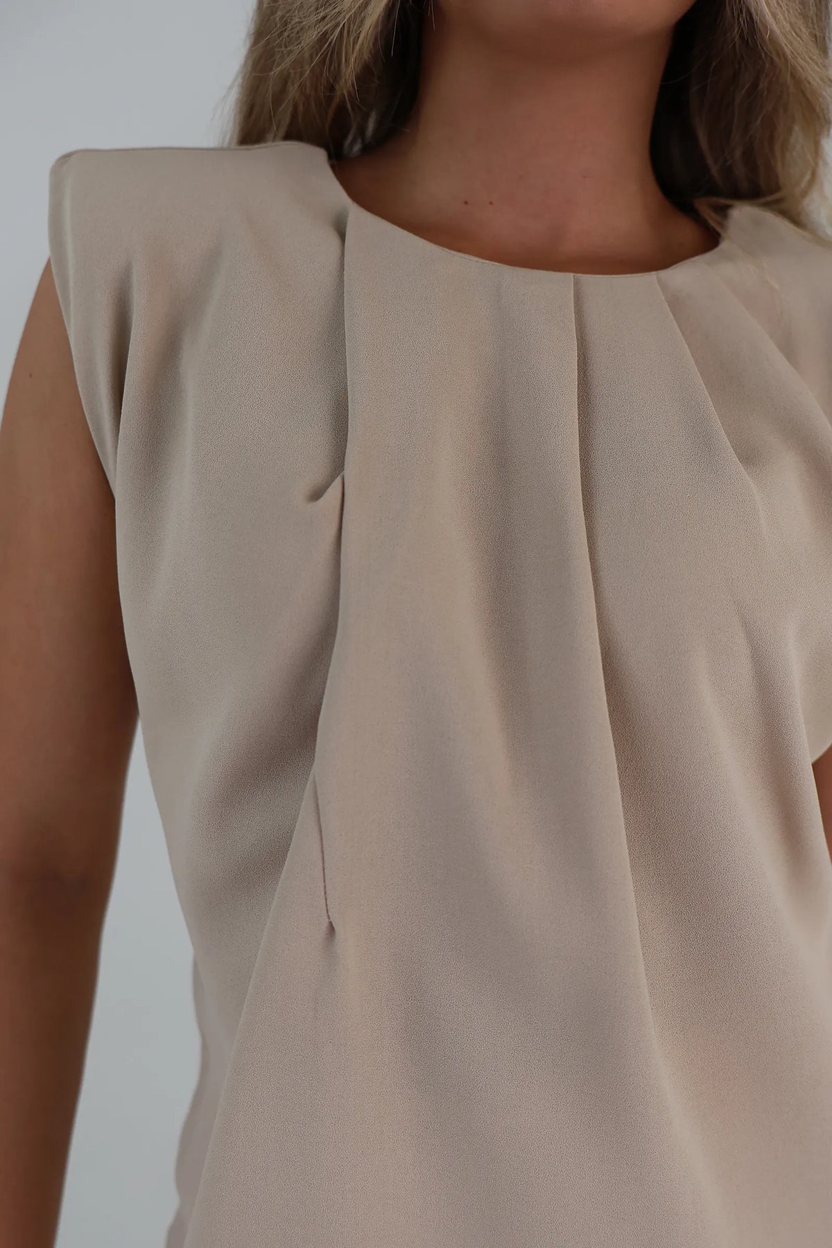 Maice padded shoulder