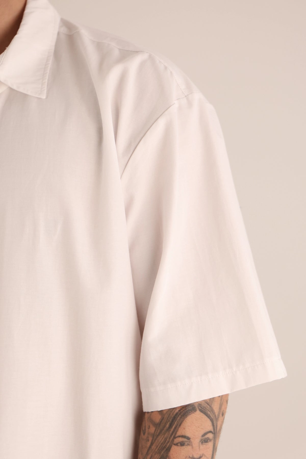 Kemishe shirt with tie