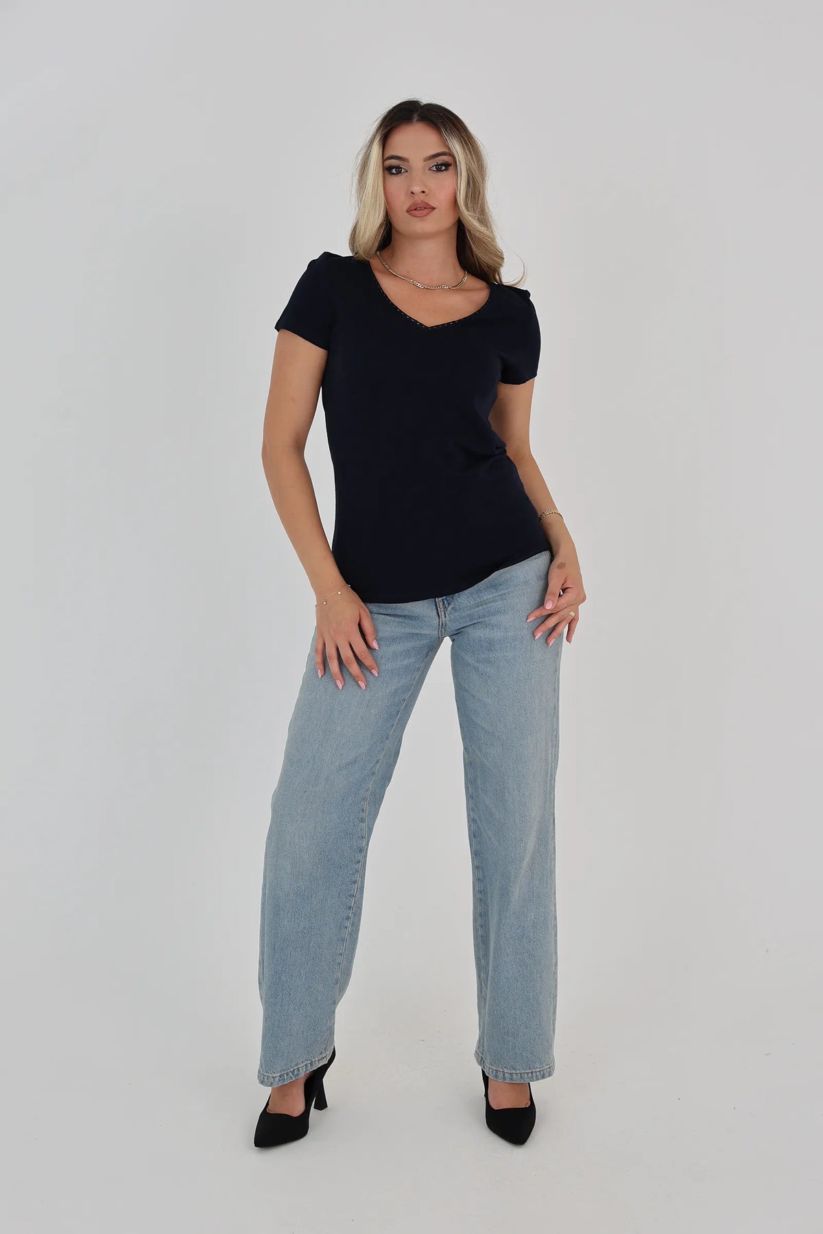 Maice v neck tee