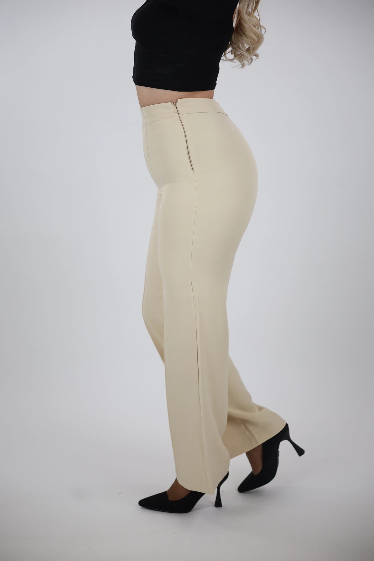 Pantallona flare trousers