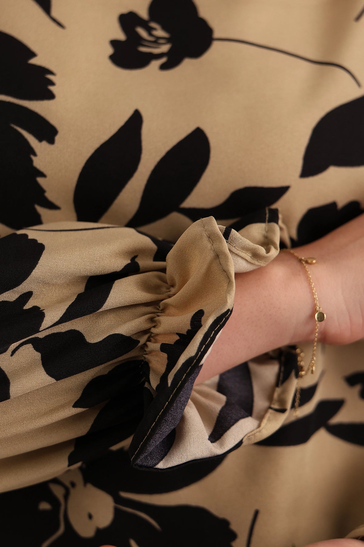 Bluze ruffle trim