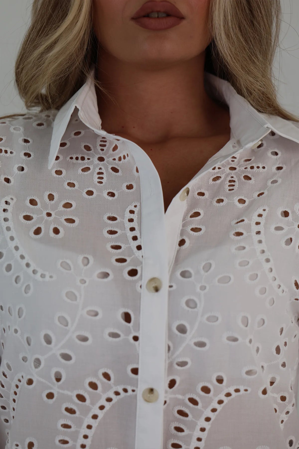 Kemishe peekaboo lace
