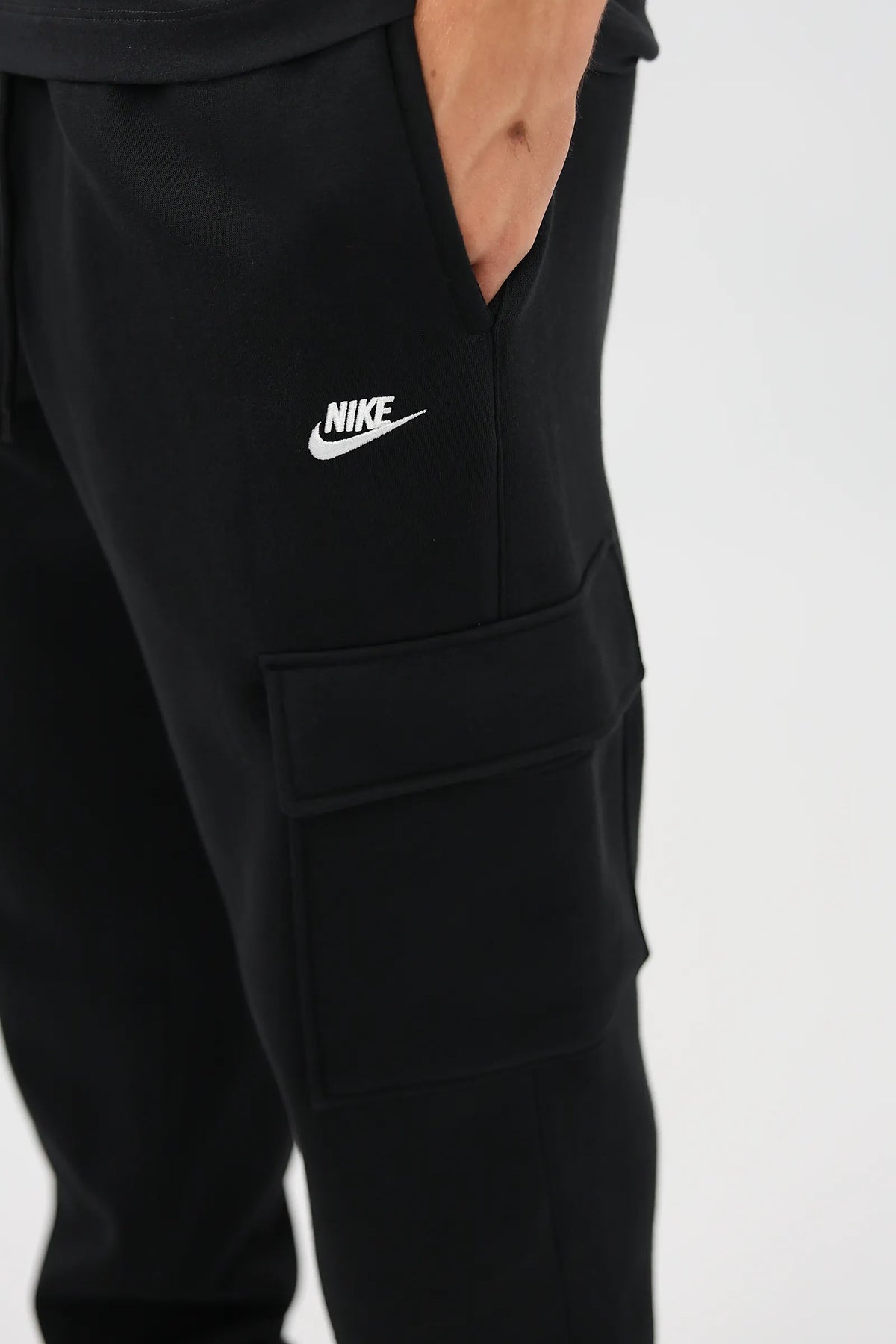 TRENERKA NIKE CLUB FLEECE CARGO FN3805-010