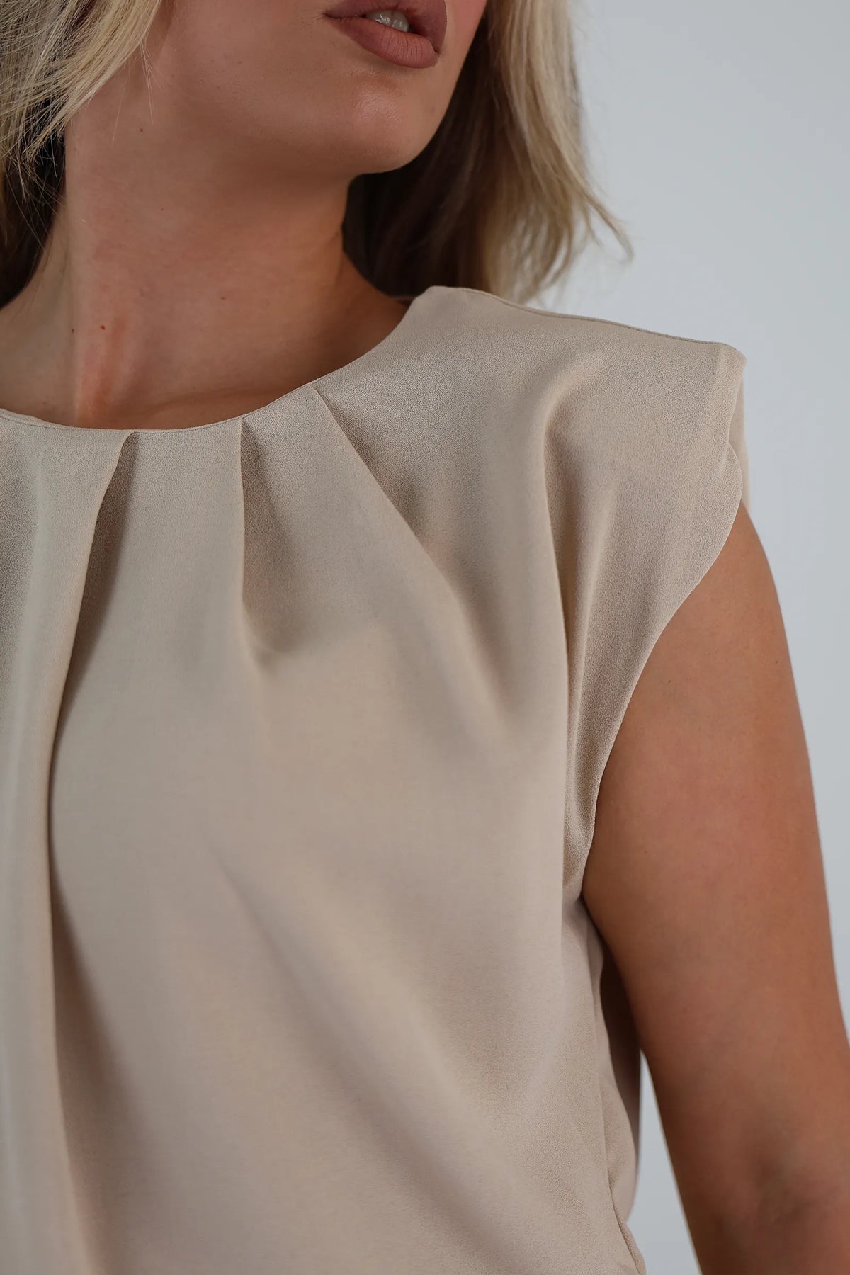 Maice padded shoulder